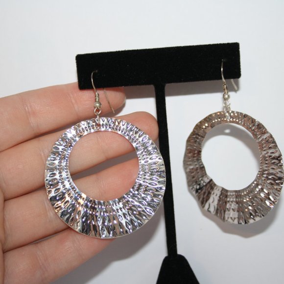 🌟🔗 Silver Dangle Earrings · Sculpted Shine · NWOT · 2" Wide - Picture 2 of 4